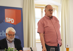 Der stellvertretende UB-Vorsitzende Max Eckardt leitet die Versammlung