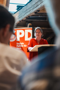 Kandidatin Sabine Decker stellt sich vor (Foto: Stefan Brix)