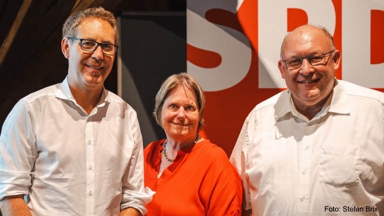 Michael Schrodi (MdL, Parlamentarischer Staatssekretär beim Bundesminister der Finanzen), Sabine Decker & Harald Dirlenbach (Co-Vorsitzende der Landkreis-SPD)
